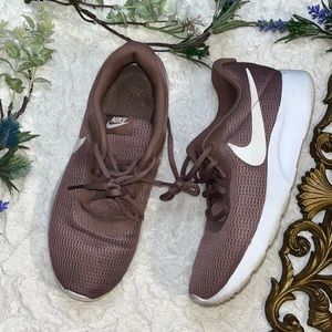 Nike Tanjun Mauve Sneakers